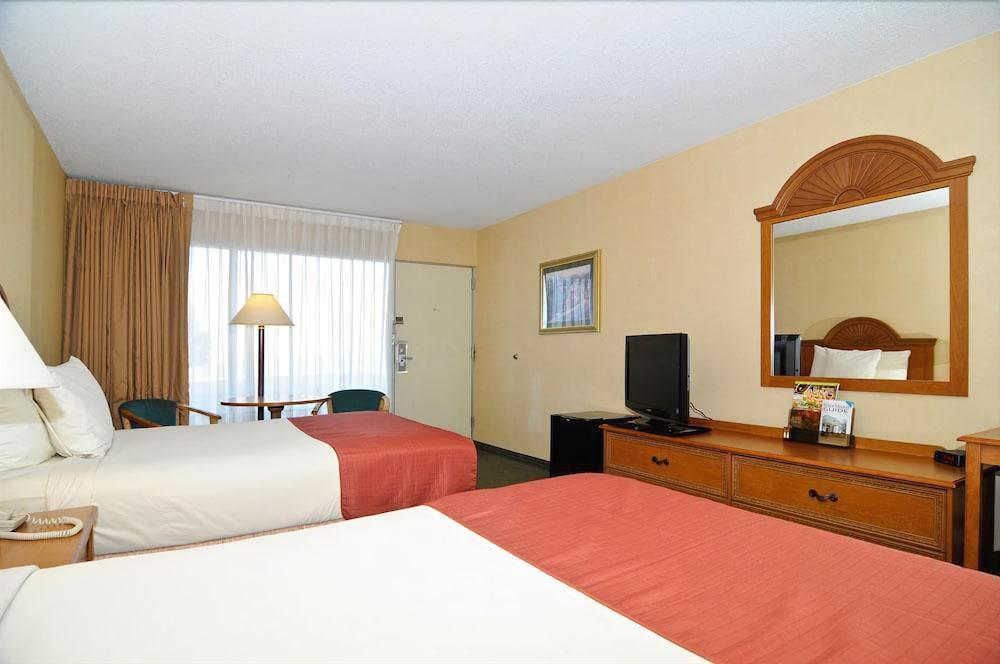 Baymont By Wyndham Motel