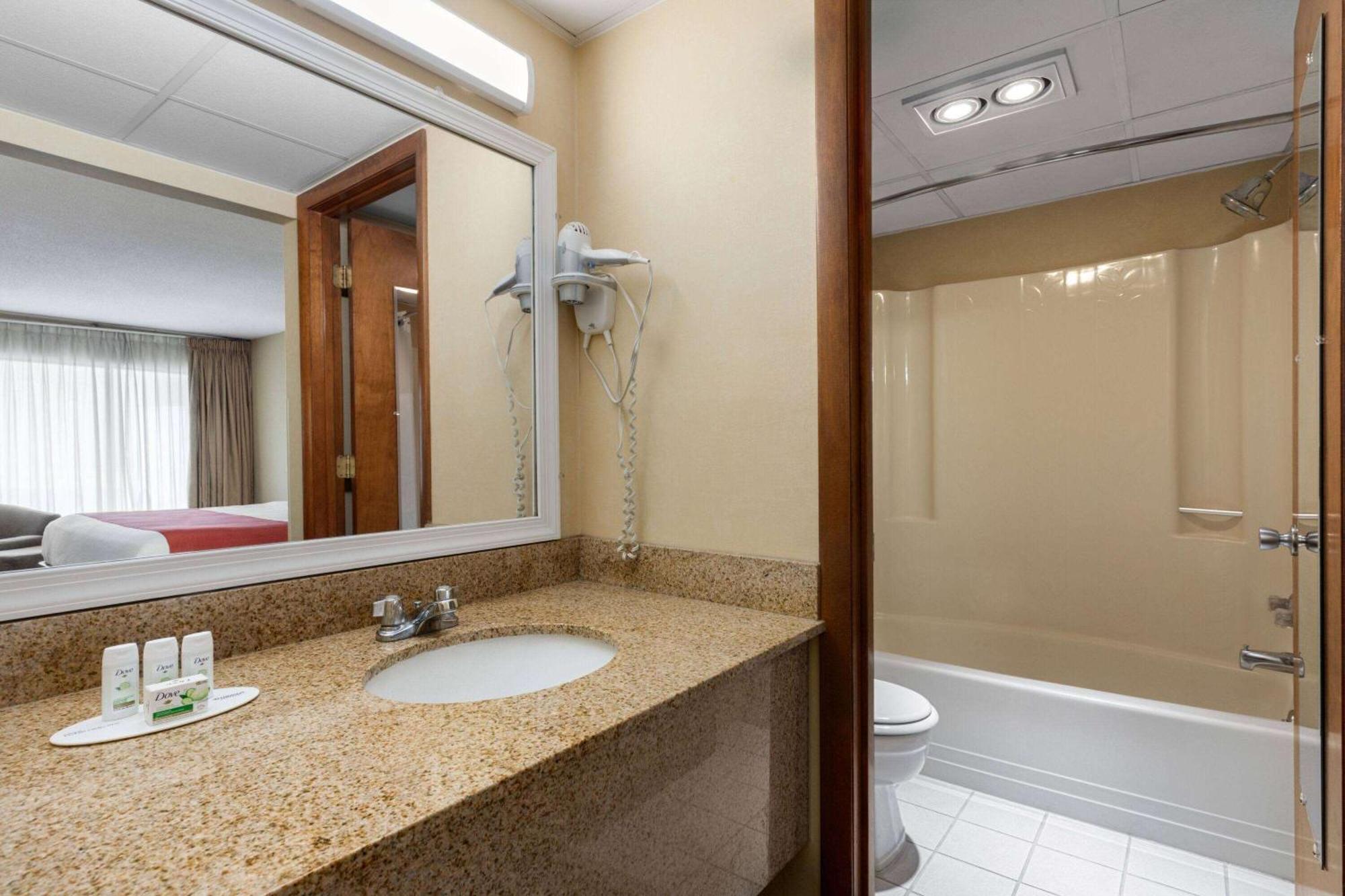 Baymont By Wyndham Motel 2*